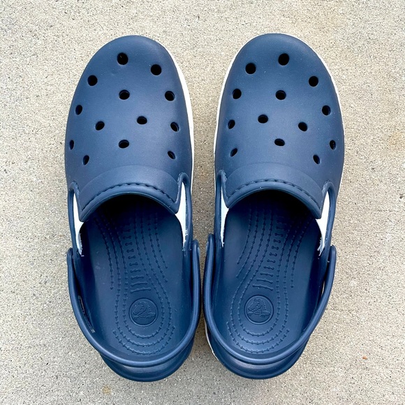 NWT Crocs Navy Kids 3 Women 5 - Picture 1 of 2